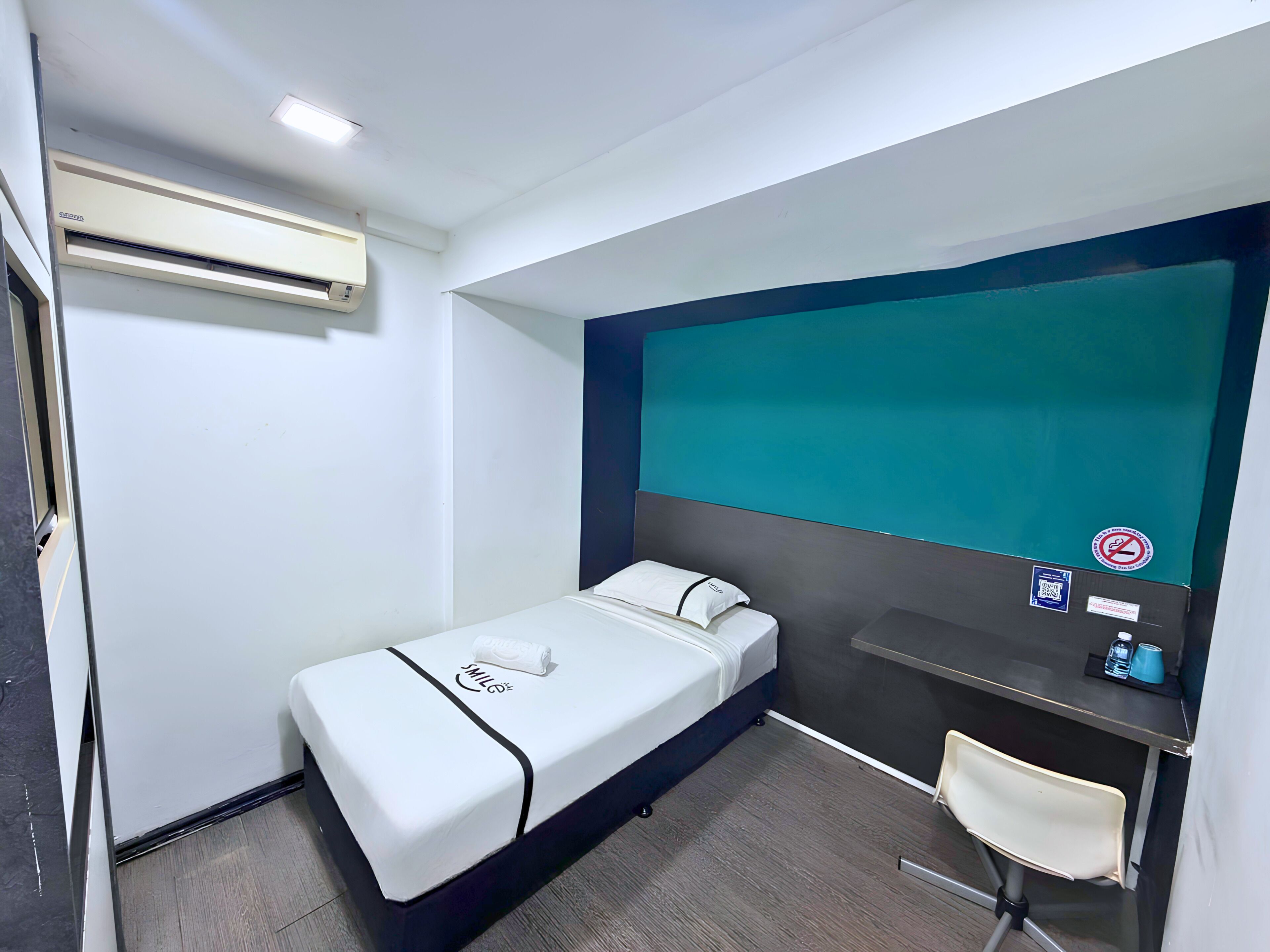 Desk, soundproofing, iron/ironing board, free WiFi