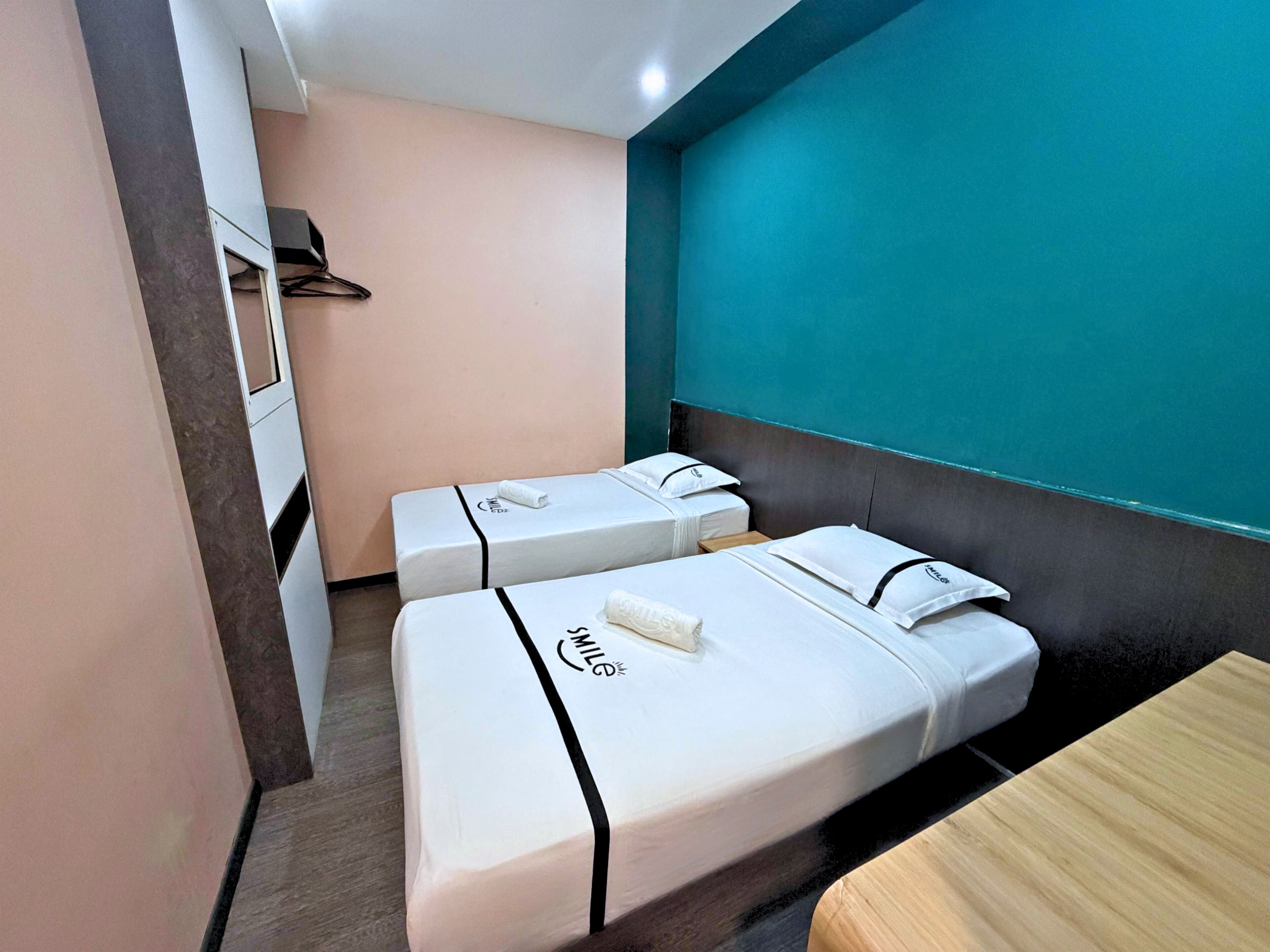 Desk, soundproofing, iron/ironing board, free WiFi