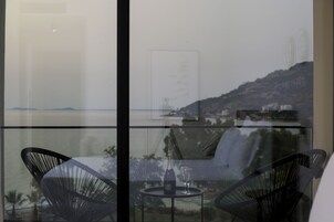 Habitación triple superior | Caja fuerte, escritorio, sistema de insonorización