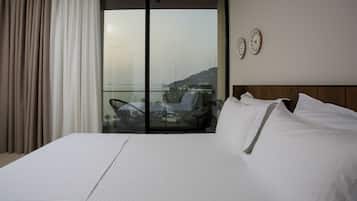 Superior-dobbeltværelse - balkon - havudsigt | Pengeskab på værelset, skrivebord, lydisolering, strygejern/strygebræt