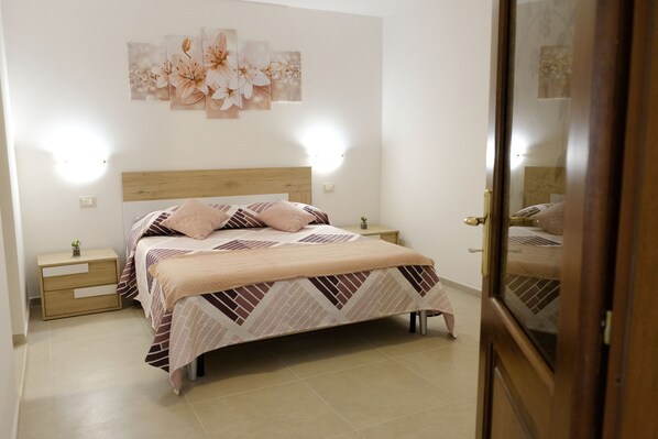 2 bedrooms, WiFi, bed sheets