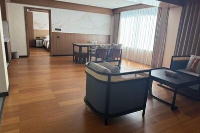 Linzhi Hotel