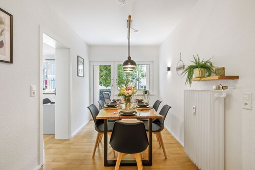 moderne Ferienwohnung mit 4 Schlafzimmer in Heilbronn an der Neckarpromenade