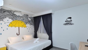 A bedroom with a bed, a desk, and a chair. - Smile Hotel Shah Alam Seksyen 9 (Shah Alam)