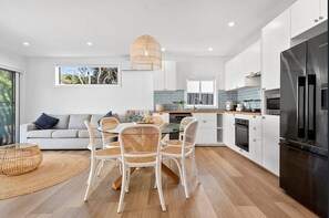 Interior - Currawong - Coastal Bliss - walk to the beach (Rye)