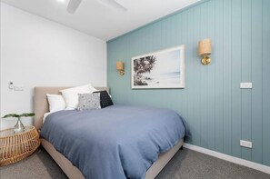 3 bedrooms, internet, bed sheets