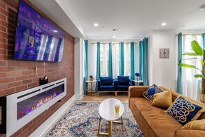 TV, fireplace