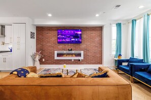 TV, fireplace