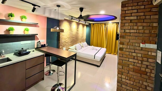 Studio, 1 Katil Raja (King) | Meja, seterika/papan seterika, Wi-fi percuma 