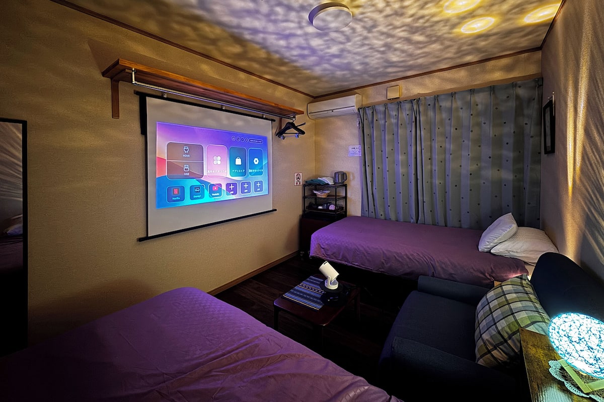 Quarto duplo básico | Cortinas blackout, Wi-Fi de cortesia, roupa de cama