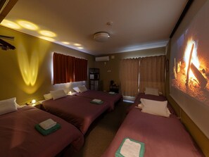 Blackout drapes, free WiFi, bed sheets - gettoenn (Shinto-mura)