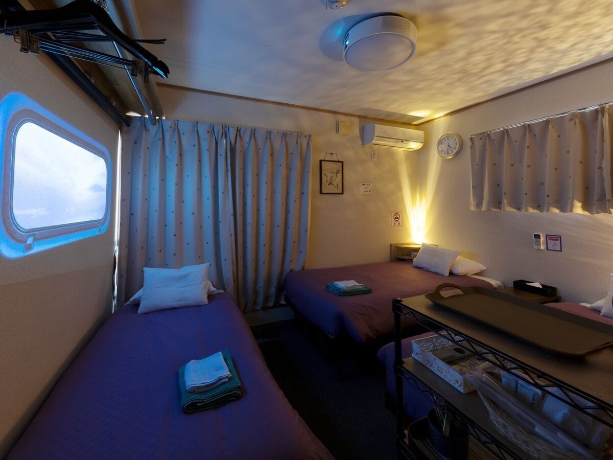 Blackout drapes, free WiFi, bed sheets