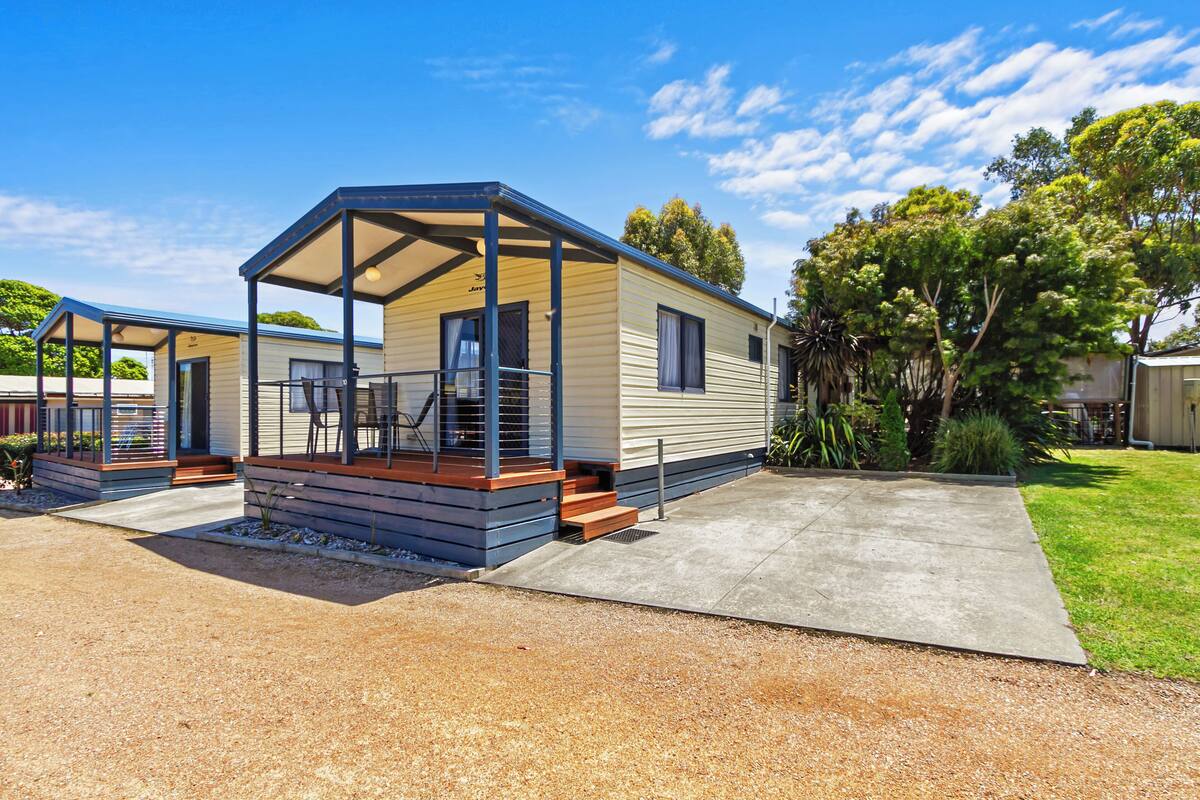 Standard 2 Bedroom Cabin | Terrace/patio