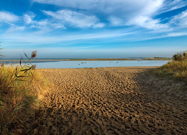 Una playa cerca