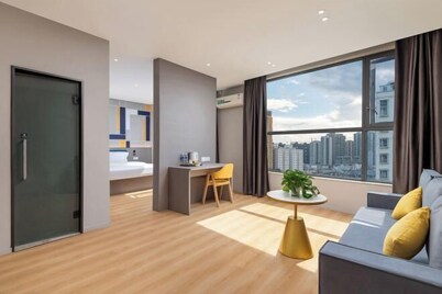 7Days Inn Hotel (Liupanshui Panzhou Shengjing Avenue Hongguo Small Plaza)