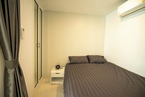 2 bedrooms, desk, iron/ironing board, travel cot