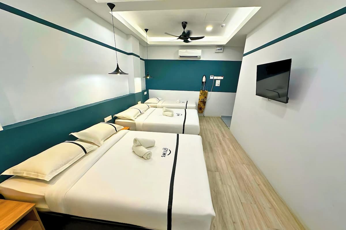 Family Quadruple Room | Desk, iron/ironing board, free WiFi, bed sheets