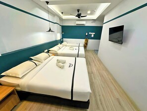 Chambre Quadruple Familiale | Bureau, fer et planche à repasser, Wi-Fi gratuit, draps fournis