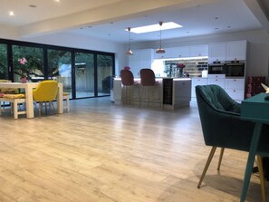 House | Interior - Charming Hampshire House Retreat (Farnborough)