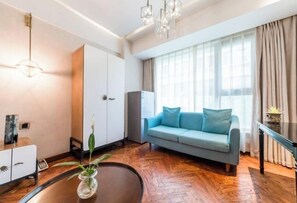 Living area - QIANNA HOTEL Greentown(Zhengzhou South Wulipu Subway Station Zijing Mountain Road) (Zhengzhou)