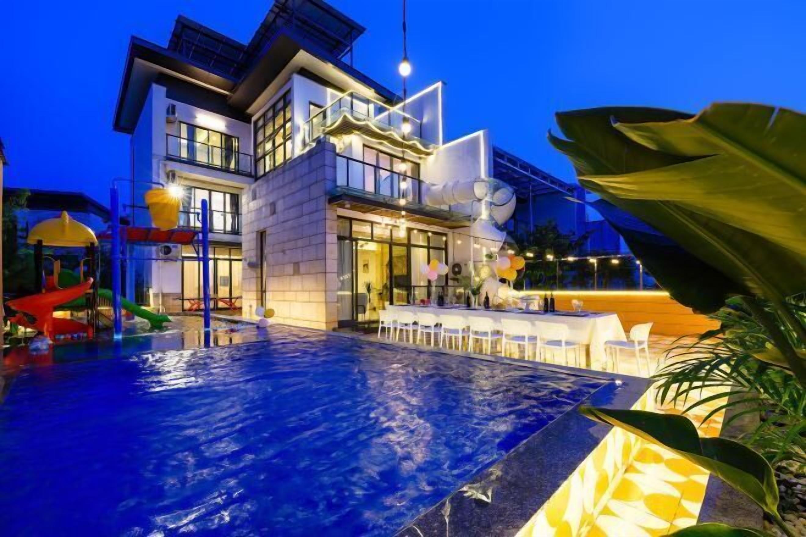 حمام سباحة خارجي