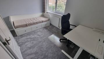 2 bedrooms, desk, iron/ironing board, WiFi