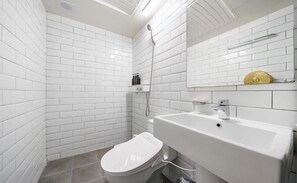 Basic-Doppelzimmer | Badezimmer