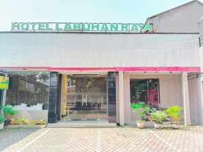 Exterior - Hotel Labuhan Raya (Medan)