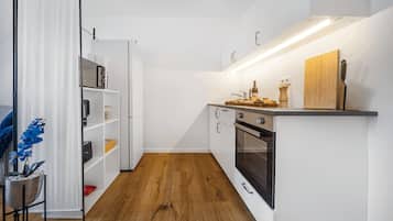 Frigorífic, microones, forn i placa de cuina