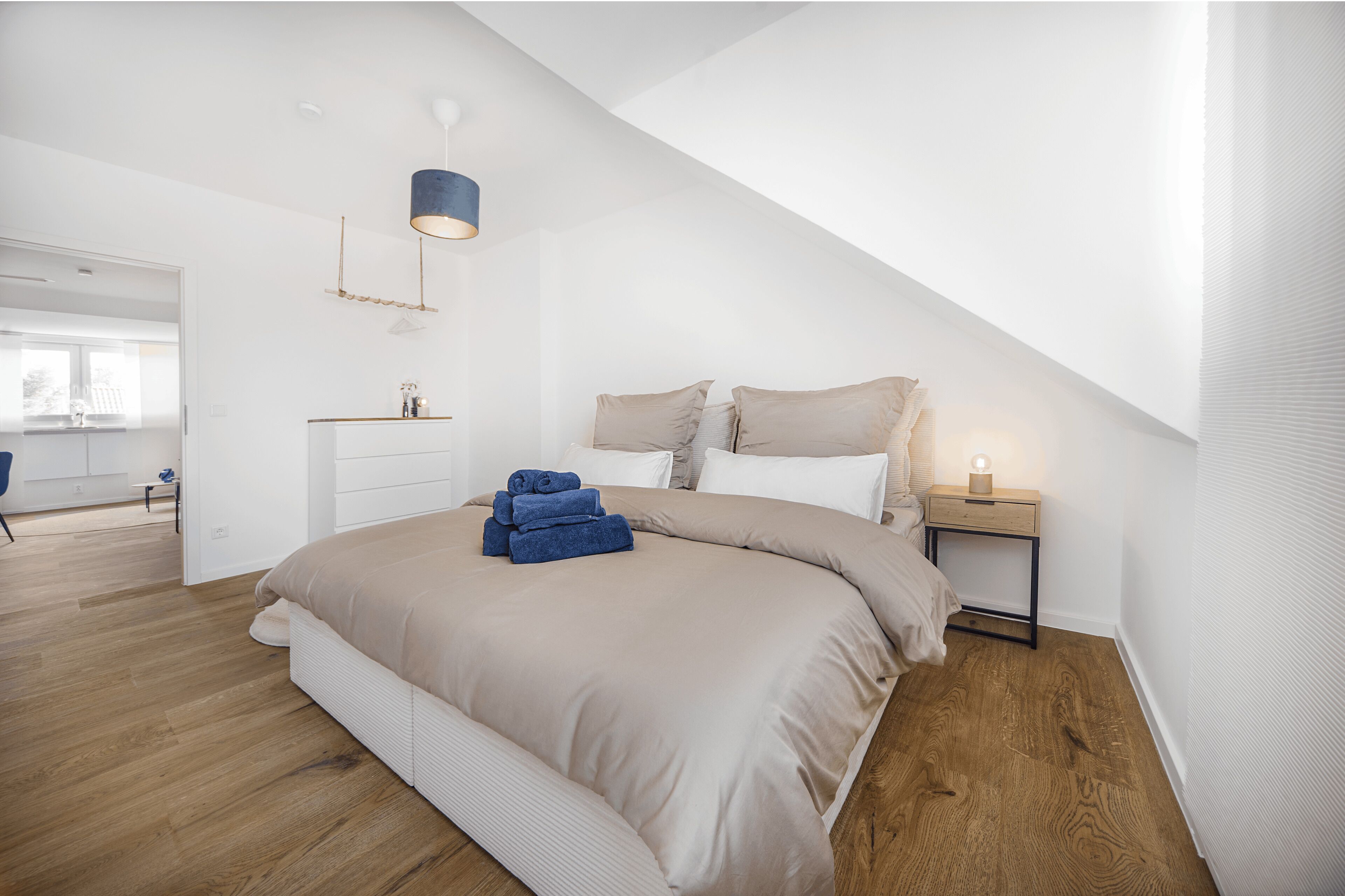 2 slaapkamers, een bureau, een strijkplank/strijkijzer, gratis wifi