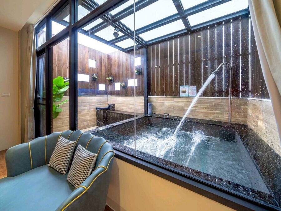 Soundproofing, free WiFi