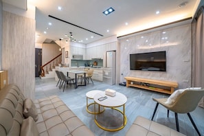 5 bedrooms, soundproofing, free WiFi