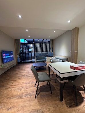 5 bedrooms, soundproofing, free WiFi