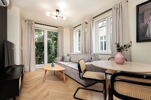 42. Krowoderska 55 | Living room