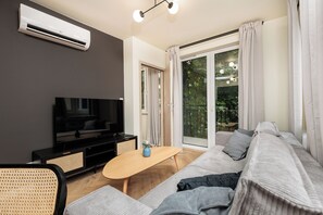 42. Krowoderska 55 | Sala de estar | Televisión