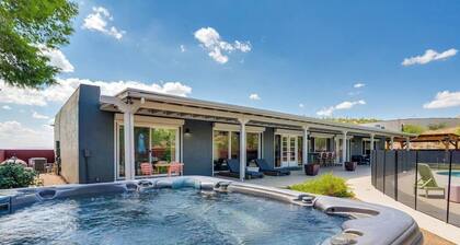 6 bedroom 4 bathroom Villa w/ Arcade, Cinema, Pool, Hot Tub, Games!