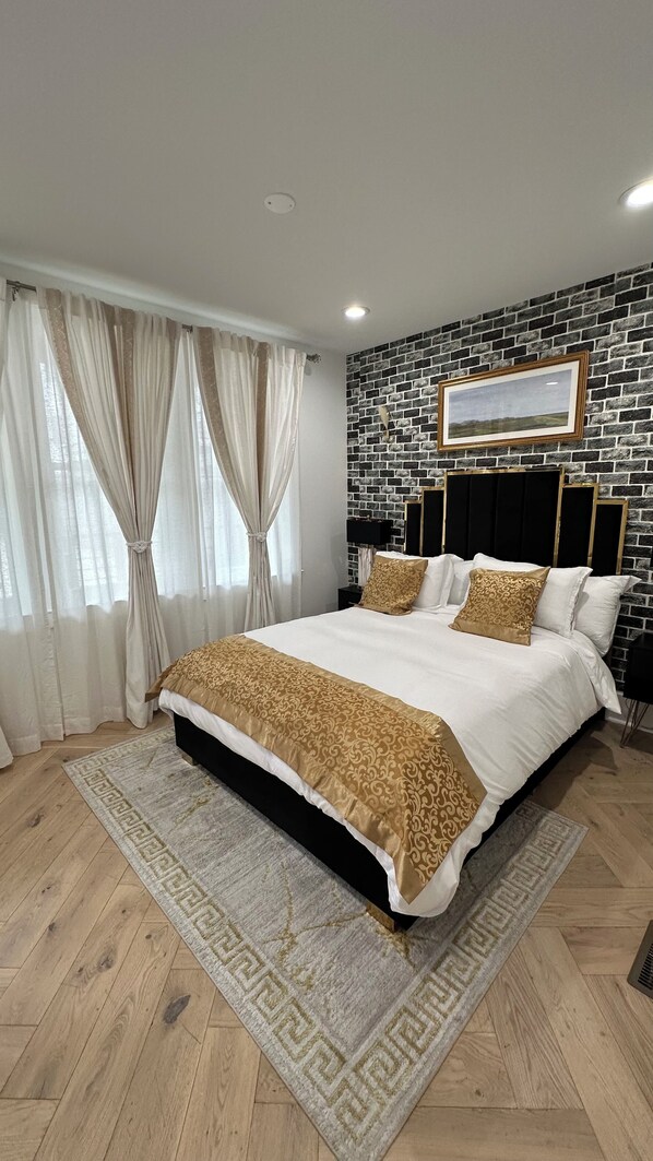 3 bedrooms, iron/ironing board, travel cot, WiFi