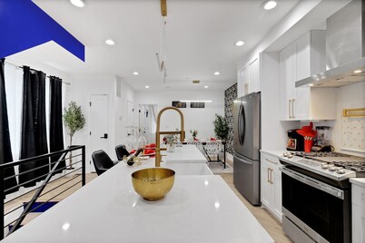 3-bedroom condo in charming Washington with AC, WiFi. Relax and enjoy