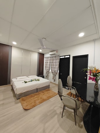 Deluxe Villa, 6 Bedrooms, Private Pool | 6 bedrooms, free WiFi, bed sheets