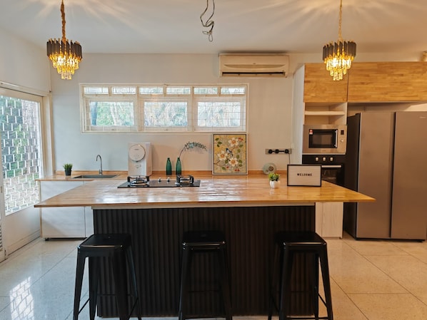 Villa Deluxe, 6 chambres, piscine privée | Repas dans la chambre