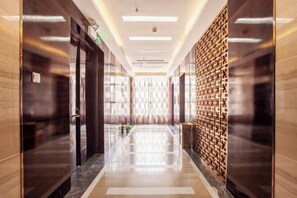 المنشأة من الداخل