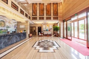Lobby - Yilong International Hotel (Xincai Moon Bay Park) (Xincai)