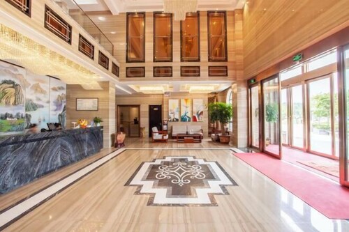 Yilong International Hotel (Xincai Moon Bay Park)