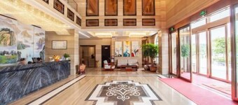 Yilong International Hotel (Xincai Moon Bay Park)