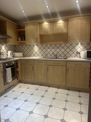 Réfrigérateur, micro-ondes, four, lave-vaisselle