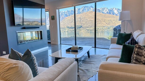 Unclassified image, 1 of 22, button - Stunning lake Views from Queenstown townhouse (Queenstown)
