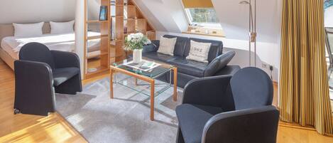 1 bedroom, iron/ironing board, WiFi (free), bed sheets
