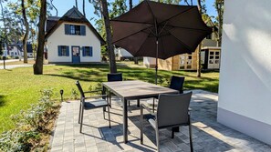 Outdoor dining - Vacation home "Sandpiper" in the fishing village of Zirchow on the Szczecin Lagoon (Zirchow)