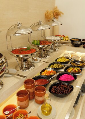 Free daily buffet breakfast