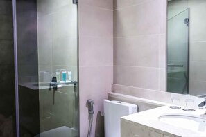 Bathroom - B Hotel Alabang (Muntinlupa)